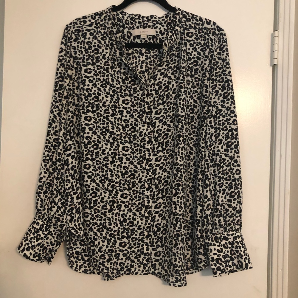 Loft XL leopard print button up top. Worn twice.